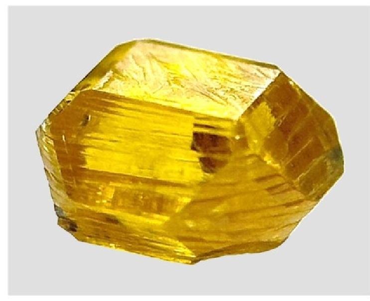 STN golden tower-shaped diamond crystal without tip